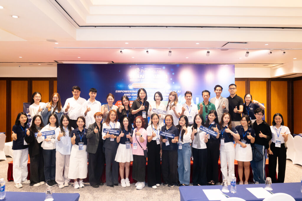 Đại diện Pines Academy và đối tác Phil English cùng khách mời tại hội thảo Tuần Lễ Vàng Hà Nội