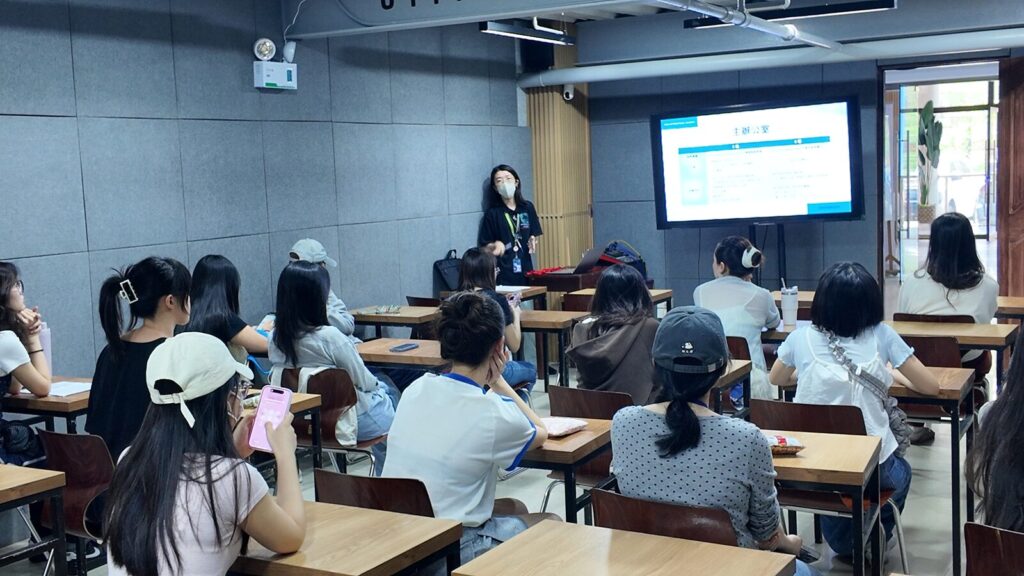Học viên trong lớp học tại Pines Baguio – kinh nghiệm du học Philippines tuần đầu