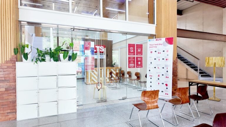Lối vào Trung tâm thi IELTS tại Pines Main