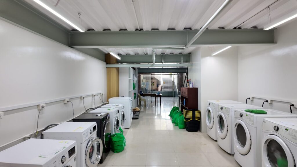 Phòng giặt ủi tại Pines Main – khu máy giặt và máy sấy