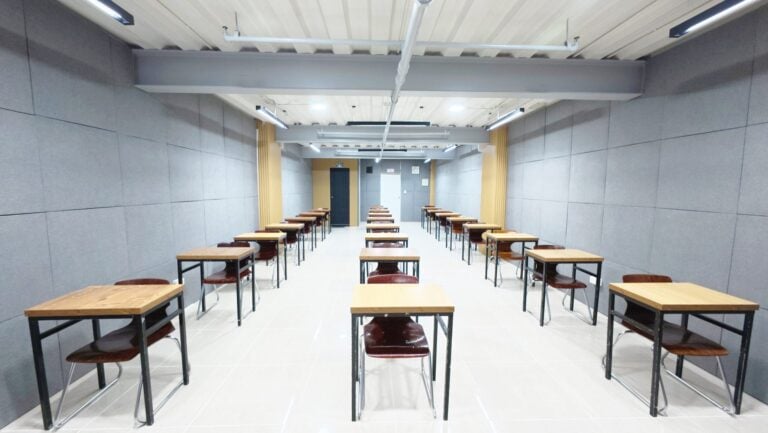 Phòng thi TOEIC tại Pines Main