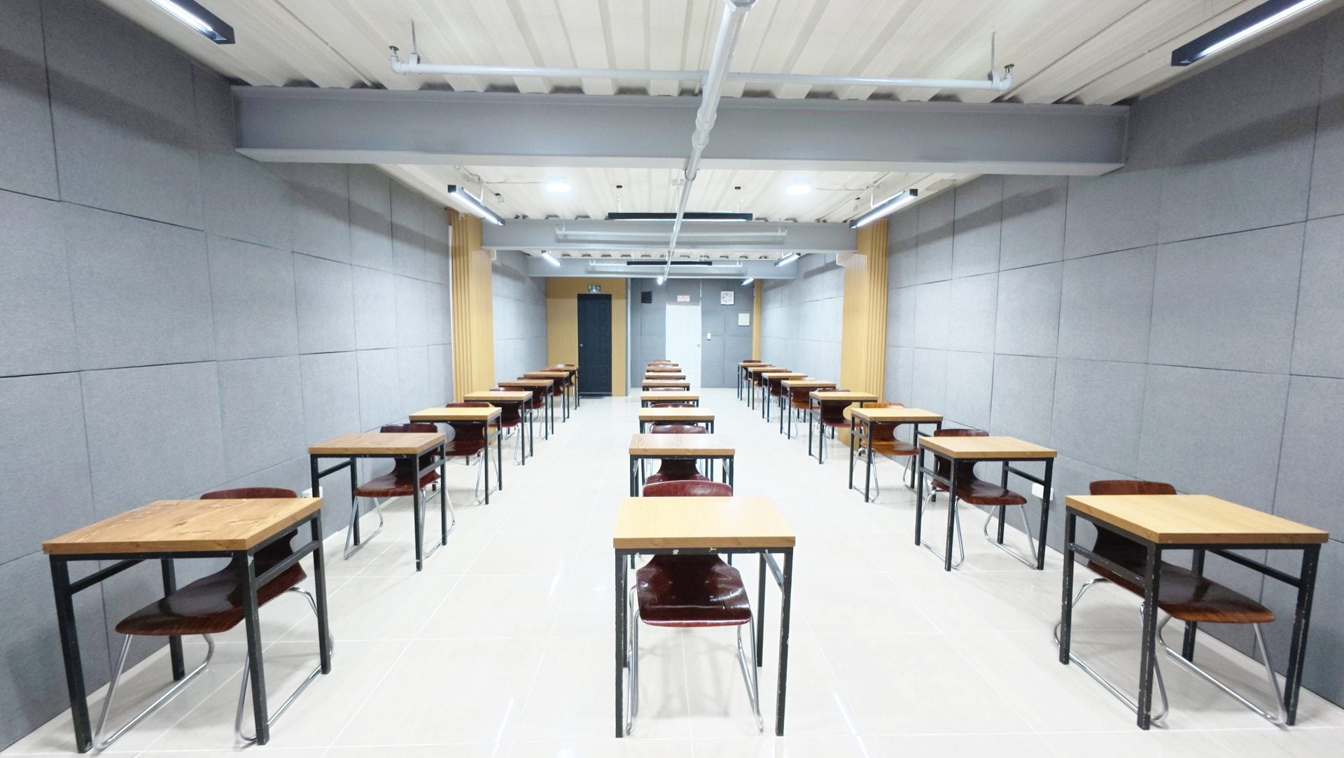 Phòng thi TOEIC Nghe Đọc tại Philippines với bàn thi đánh số tại Pines Main, Baguio
