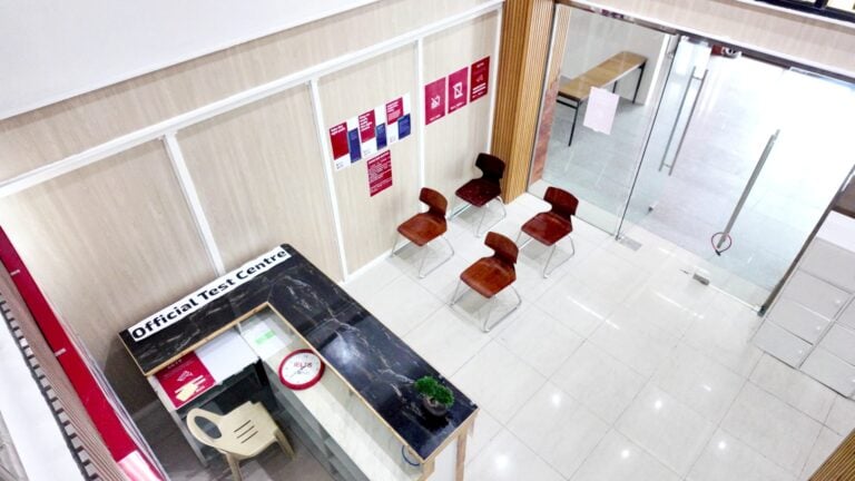 Quầy tiếp nhận thí sinh Official Test Centre tại Pines Main